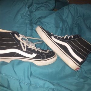 size 7 women’s black vans